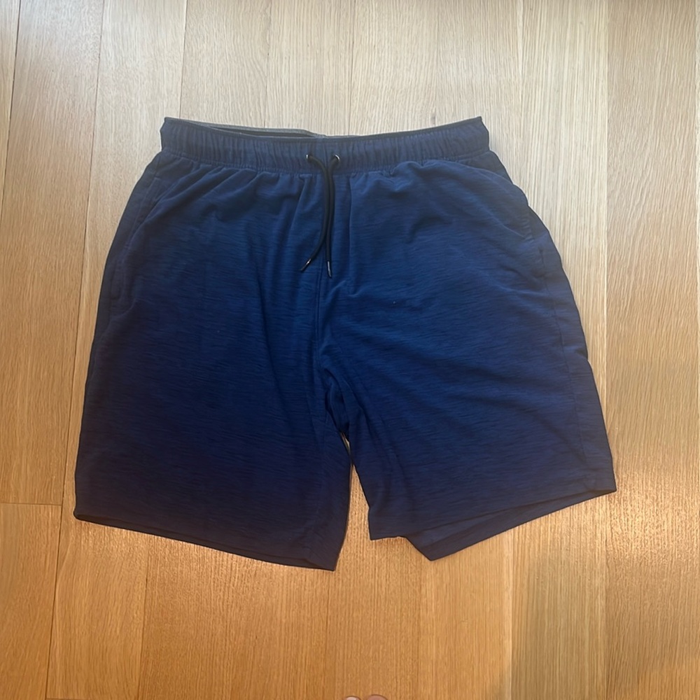 Men’s large old navy shorts in navy